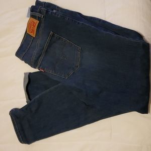 Levi's Slimming Skinny Jeans